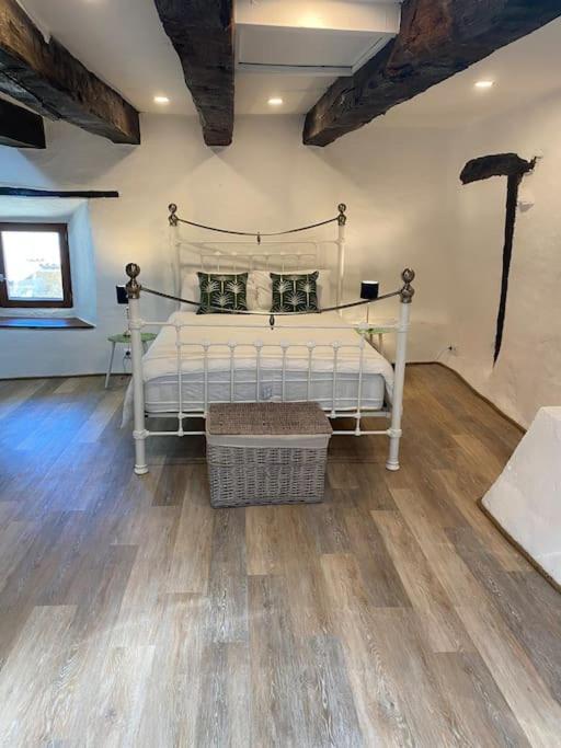 Spacious 1 Bed Home With Shared Pool Champagnac-la-Rivière Zewnętrze zdjęcie