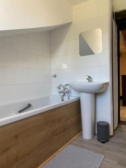 Spacious 1 Bed Home With Shared Pool Champagnac-la-Rivière Zewnętrze zdjęcie