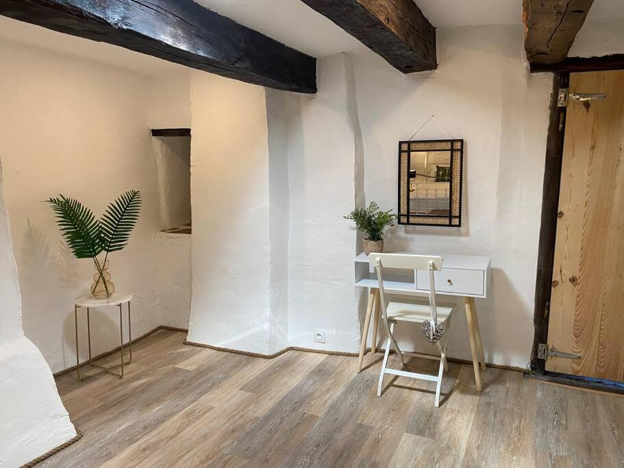 Spacious 1 Bed Home With Shared Pool Champagnac-la-Rivière Zewnętrze zdjęcie