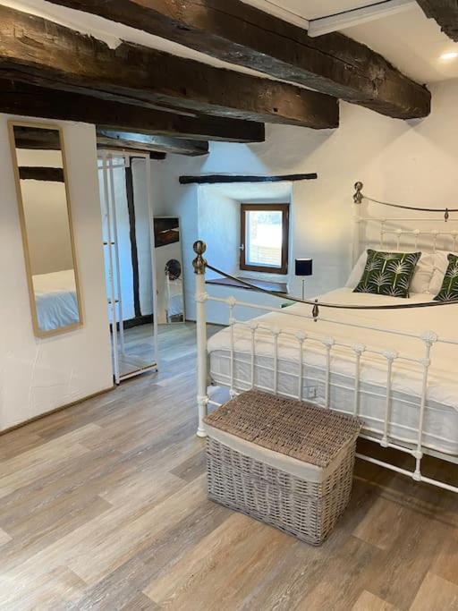 Spacious 1 Bed Home With Shared Pool Champagnac-la-Rivière Zewnętrze zdjęcie